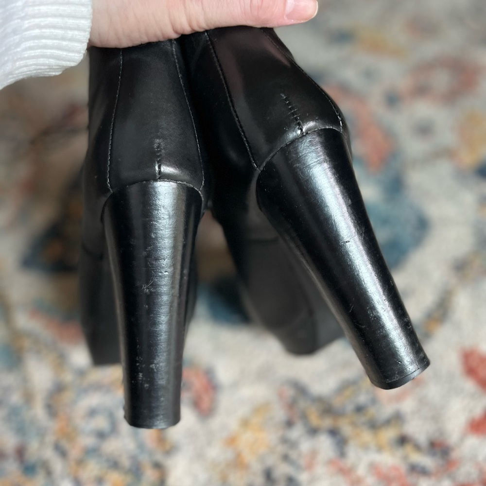 KELSI DAGGER EVONNA BLACK LACE UP ANKLE BOOTIES, 6.5M - Picture 5 of 8
